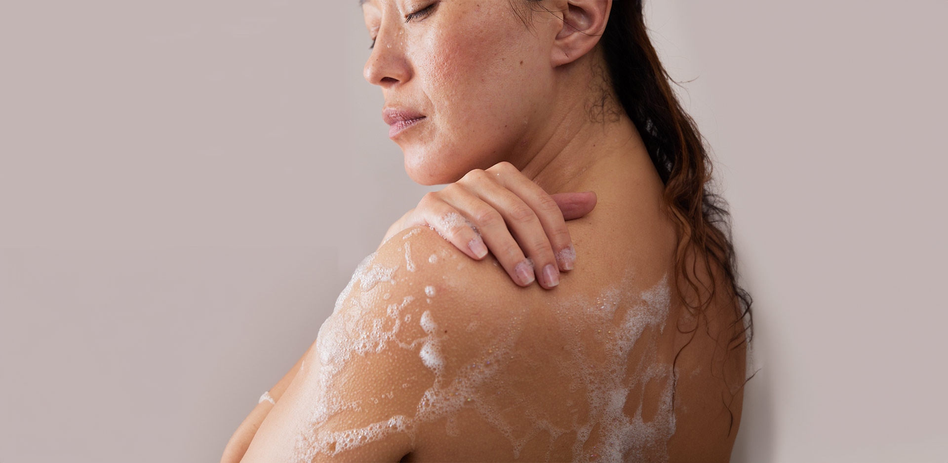 How to apply shower gel and when to use it? | Sanex-33-UK